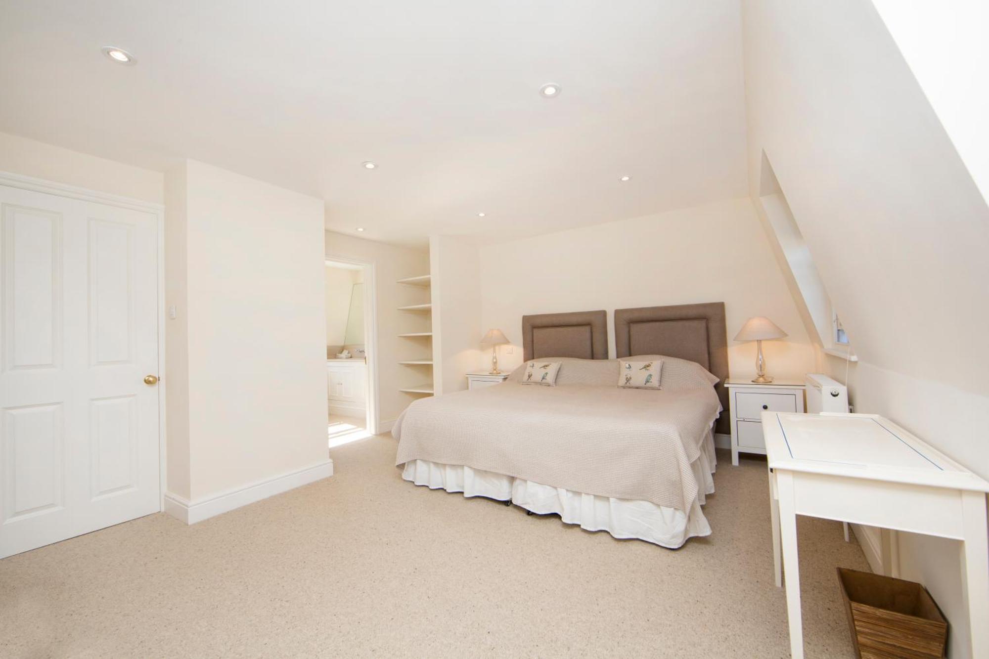 Britannia Road 3 Apartment