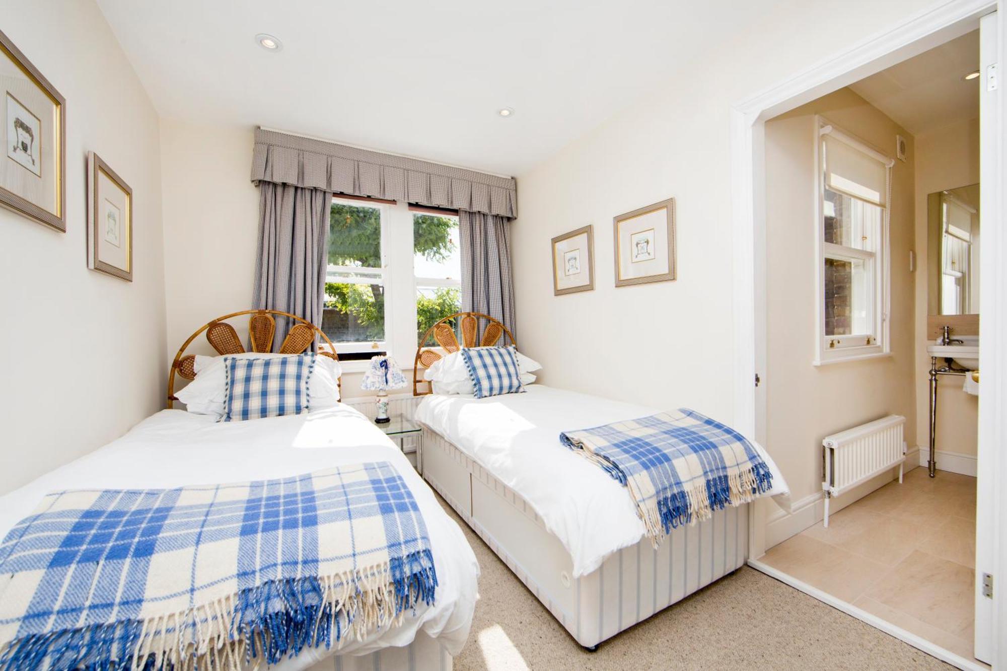 Britannia Road 3 *