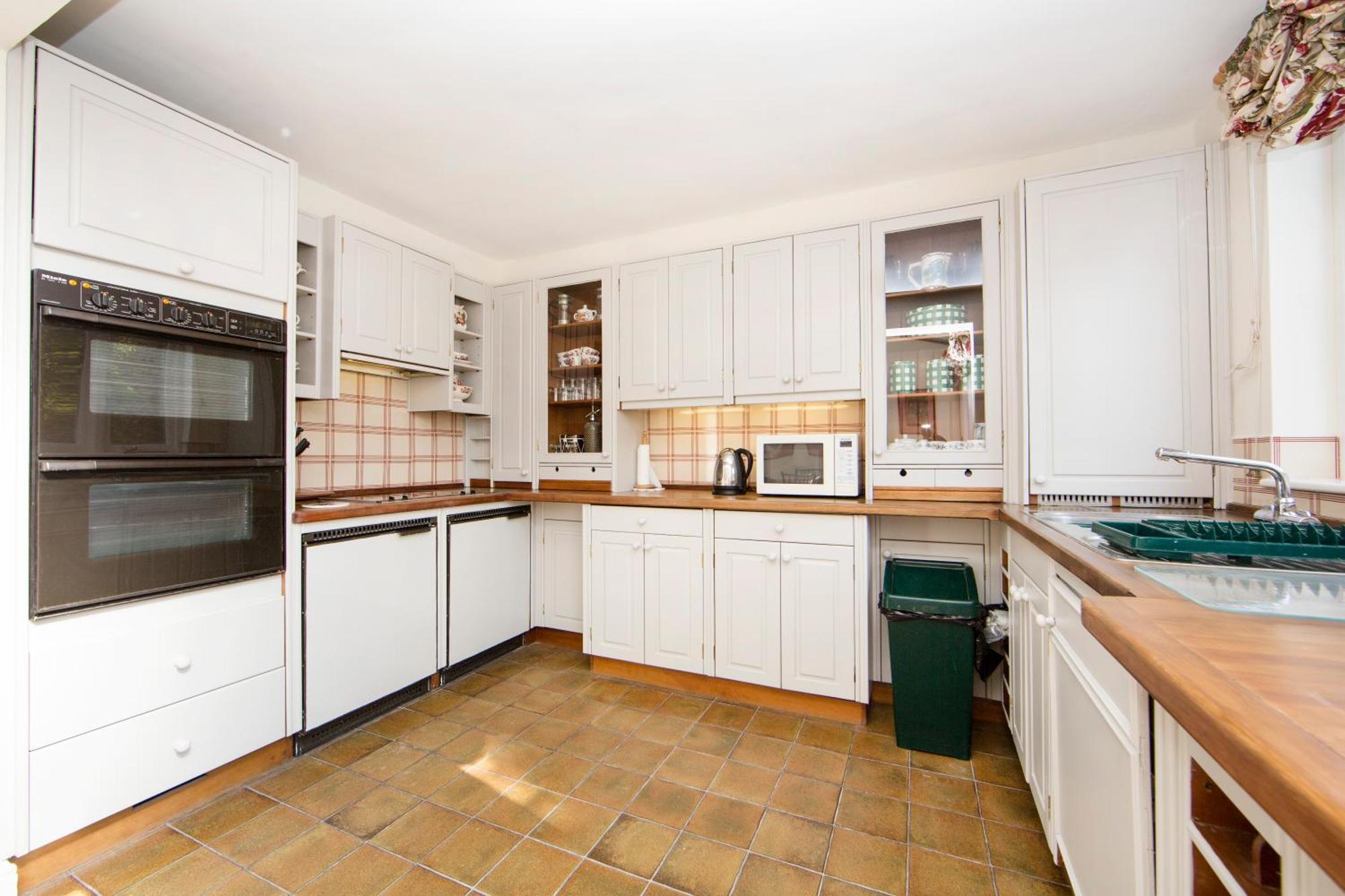 Britannia Road 3 Apartment